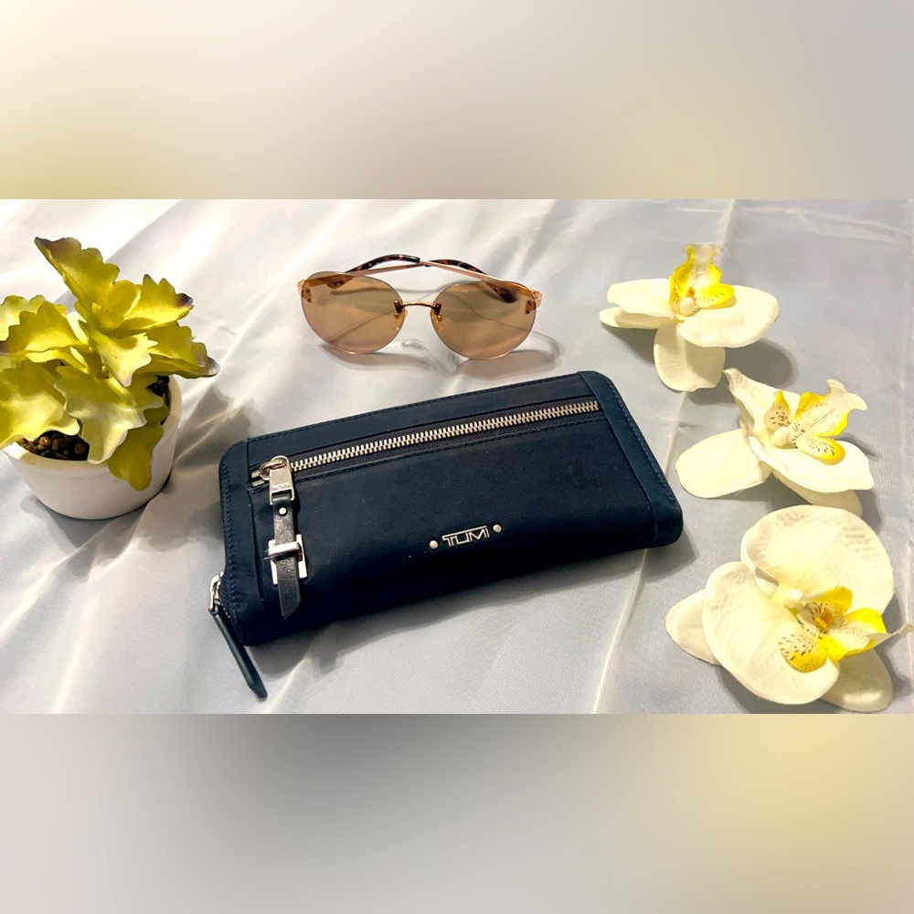 Tumi wallet